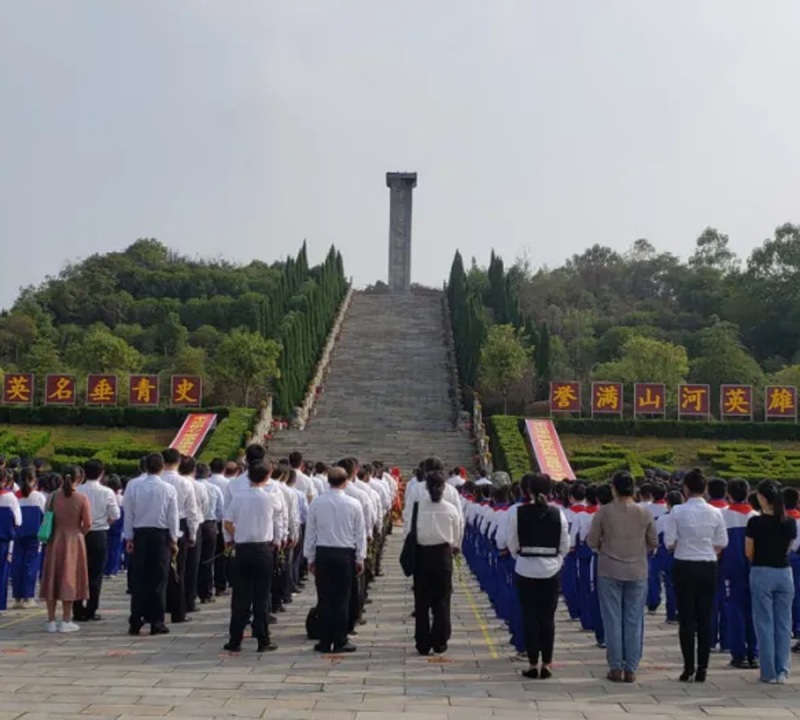 助力公益事业 创建一流陵园 ——安义隆重举行烈士纪念活动纪实